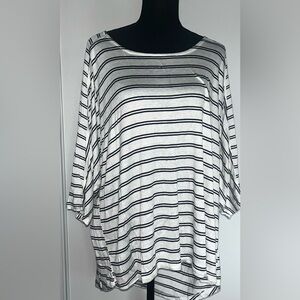 Bobeau White and Gray Dolman Sleeve Tunic